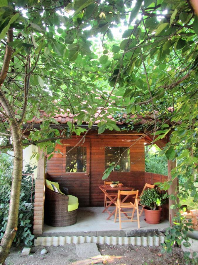 Pod Orehi Bed and Breakfast Postumia Esterno foto
