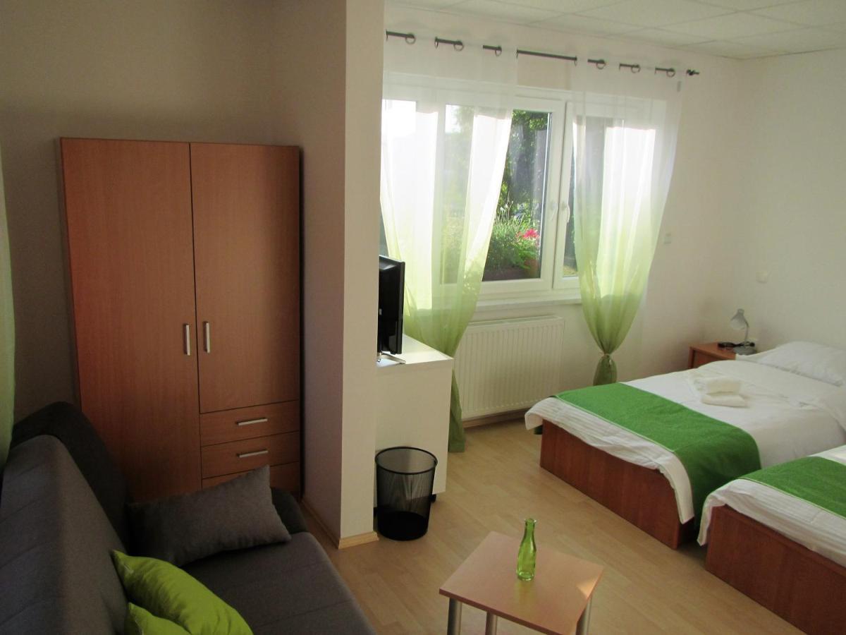 Pod Orehi Bed and Breakfast Postumia Esterno foto