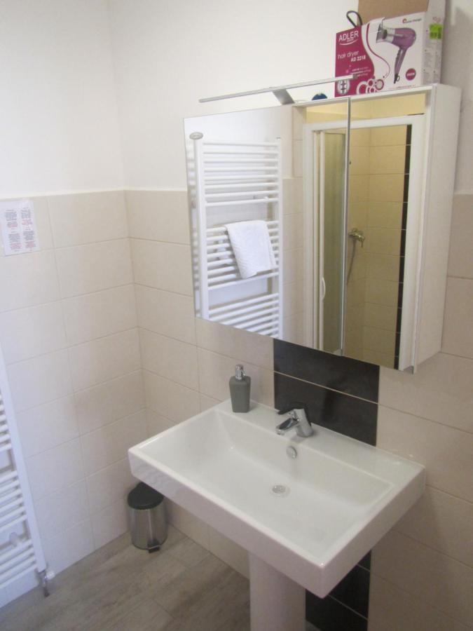 Pod Orehi Bed and Breakfast Postumia Esterno foto